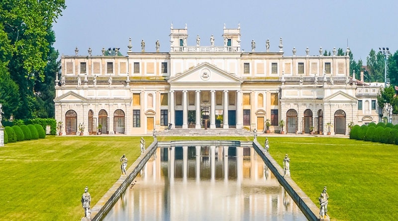 Villa Pisani, una delle tape del nostro tour di gruppo a bordo del Burchiello