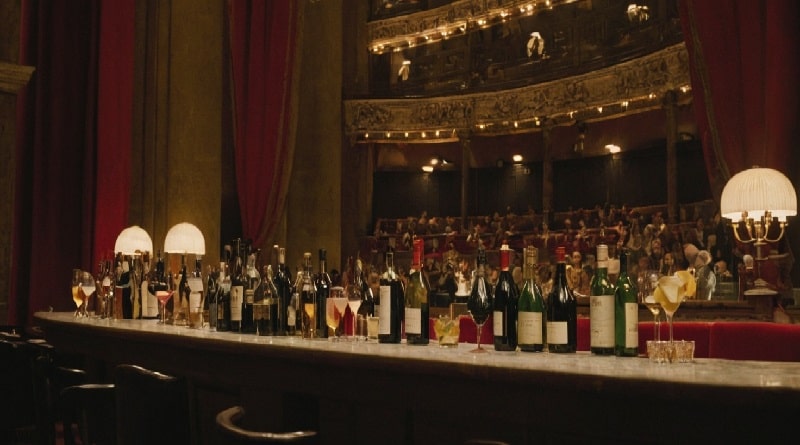 Vieni al Teatro Manzoni di Milano e magari fermati nei dintorni per un aperitivo