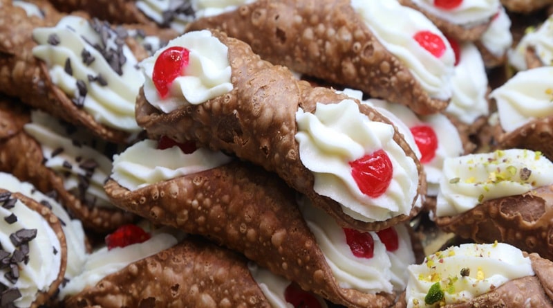 La Sicilia da scoprire in un tour di gruppo, tra arte, storia e il mitico cannoli siciliano