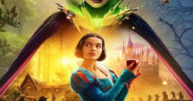Biancaneve non è solo un film, ma una porta aperta verso quei giorni in cui ci emozionavamo guardando i nani che lavoravano nella miniera o Biancaneve che cantava ai suoi amici del bosco