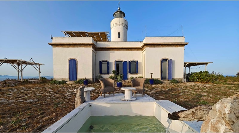 Svegliarsi in cima a questo faro è un po’ come vivere in una cartolina