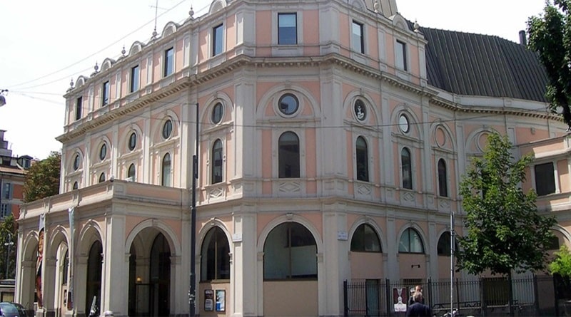 Il Teatro Dal Verme è molto più di un semplice luogo di spettacolo: è un pezzo di storia milanese che ha visto passare grandi artisti e momenti iconici.