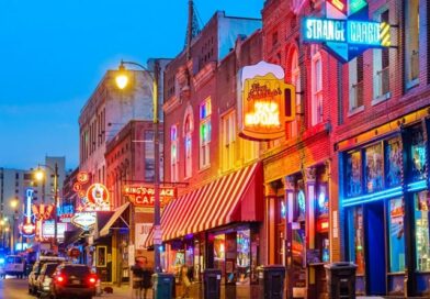 Beale Street, cuore blues di Memphis Un tripudio di luci, musica dal vivo e storia americana: qui ogni sera è un concerto a cielo aperto.