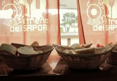 Cestini di pane fresco pronti ad accogliere i sapori del territorio: sul Treno dei Sapori, ogni viaggio comincia con gusto!