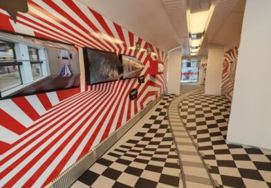 Percorso immersivo di Landwasserwelt a Filisur con installazioni multimediali e pavimento ispirato ai binari del Viadotto di Landwasser