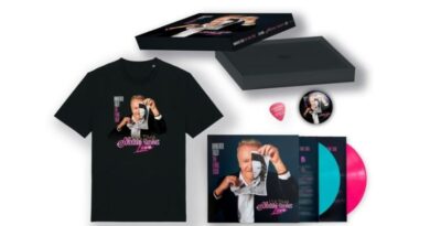 Box deluxe L’Ultima Notte Rosa Live di Umberto Tozzi con vinili colorati, t-shirt, plettro autografato e spilla