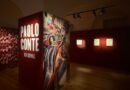Allestimento della mostra “Paolo Conte. Original” a Palazzo Mazzetti di Asti, con opere pittoriche del celebre cantautore italiano.