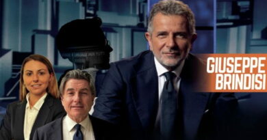 Giuseppe Brindisi con avvocati Bocellari e De Rensis per evento sul caso Garlasco al Teatro Arcimboldi Milano