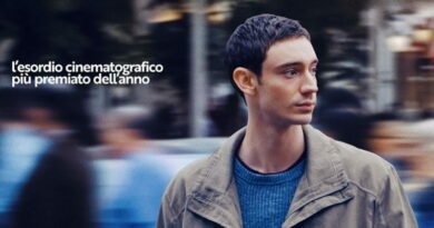 Nino film ambientato a Parigi, primo piano del protagonista in città, storia su scelte e una brutta notizia