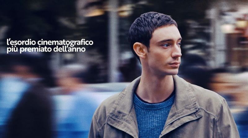 Nino film ambientato a Parigi, primo piano del protagonista in città, storia su scelte e una brutta notizia