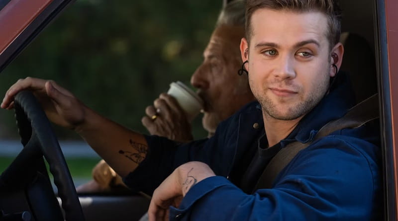 Scena del film Tuner – L’accordatore con Leo Woodall protagonista