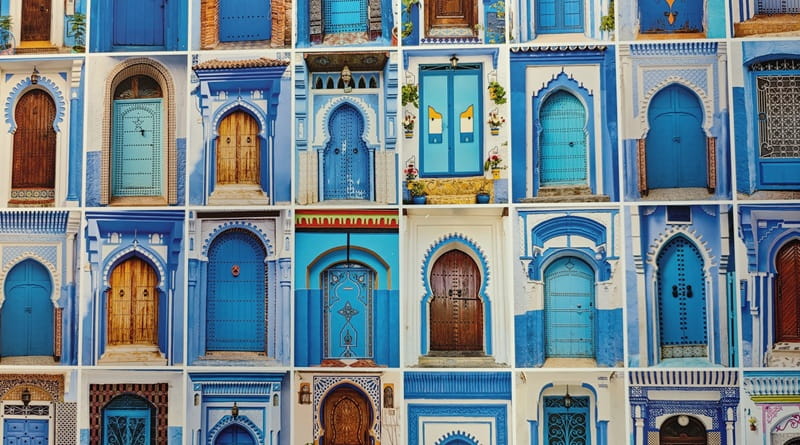 Un mosaico di porte blu che sembrano invitare alla scoperta: proprio come Dubai, una città dove dietro ogni ingresso si nasconde una storia tra tradizione, futuro e meraviglia. 🦎✈️