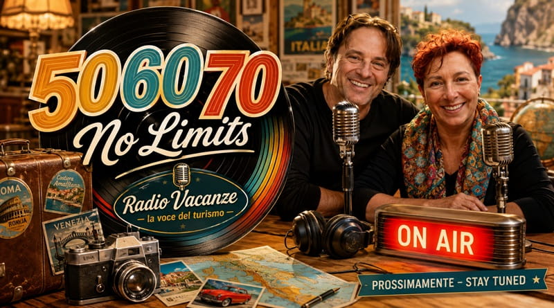 Immagine editoriale di “50 60 70 No Limits” su Radio Vacanze, con grande disco in vinile, due conduttori sorridenti al microfono, valigia vintage, macchina fotografica e dettagli di viaggio in atmosfera rétro tra musica, radio e turismo.