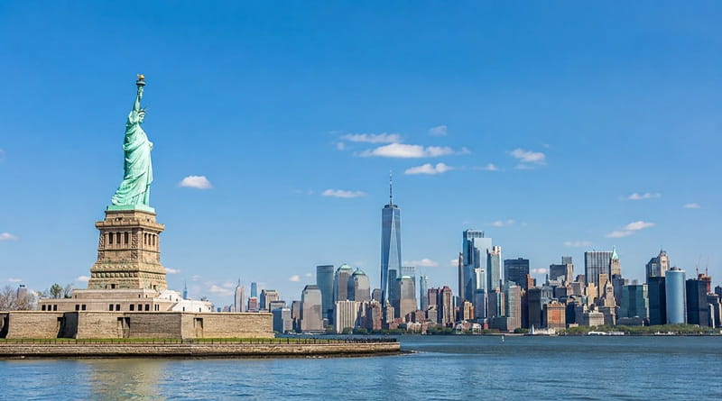 Statua della Libertà e skyline di Manhattan durante un viaggio a New York a settembre di 5 giorni.