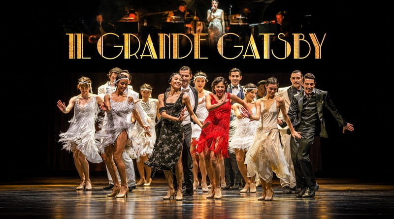 Il Grande Gatsby – The Show al Teatro Lirico Giorgio Gaber di Milano: ballerini in scena tra costumi eleganti, danza e atmosfere jazz anni Venti.
