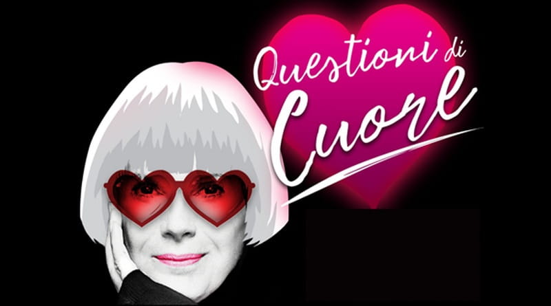 Locandina di Questioni di cuore con Lella Costa al Teatro Carcano di Milano dal 22 al 25 ottobre 2026, con occhiali rossi a cuore.